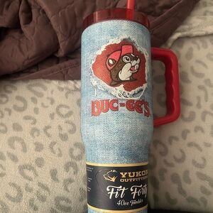 Buc-ee’s Yukon Outfitters Blue and Red 40oz Tumbler